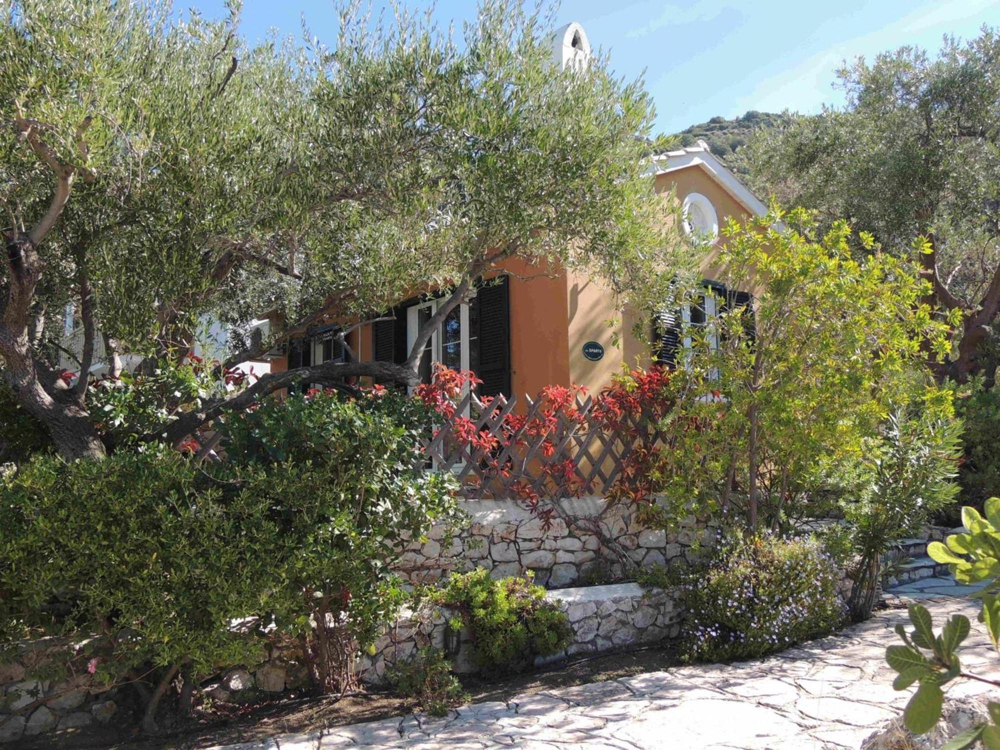 Agios Nikitas Villas Exteriör bild